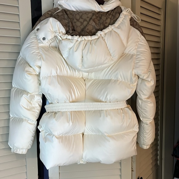L Coach Woman’s puffer coat.  In perfect condition (only worn a few times) - Picture 6 of 6